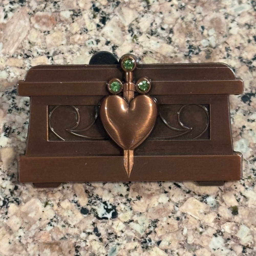 Snow White Evil Queen Chest Heart Box Green Individual Disney Trading Pin
